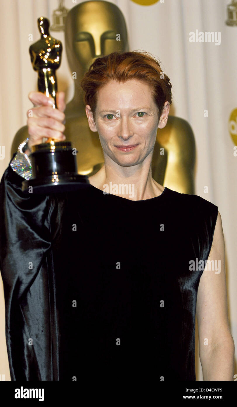 811x1390  Неоновые желтые волосы Тильды Суинтон в Венеции держат более глубокое значение | Мода