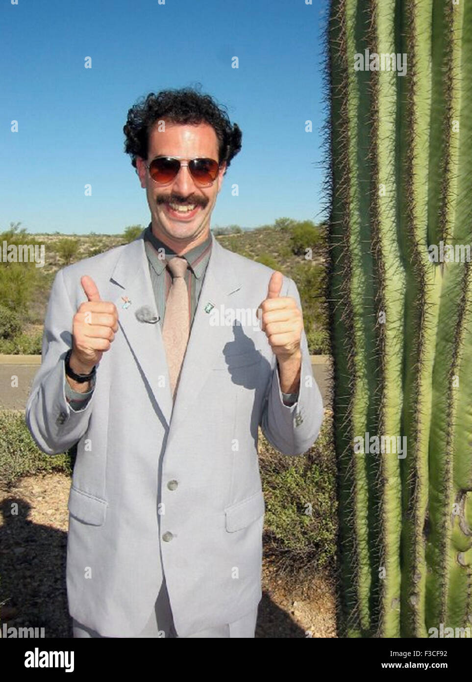 963x1390  Саша Барон Коэн действительно горячий, и вот почему