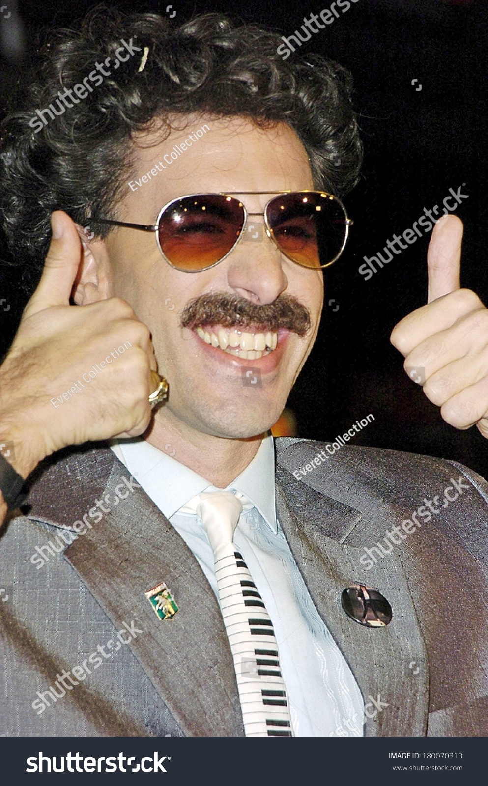 993x1600  Невольные законодатели Республиканской партии одобряют вооружение маленьких детей на новом шоу Саша Барона Коэна - ABC News