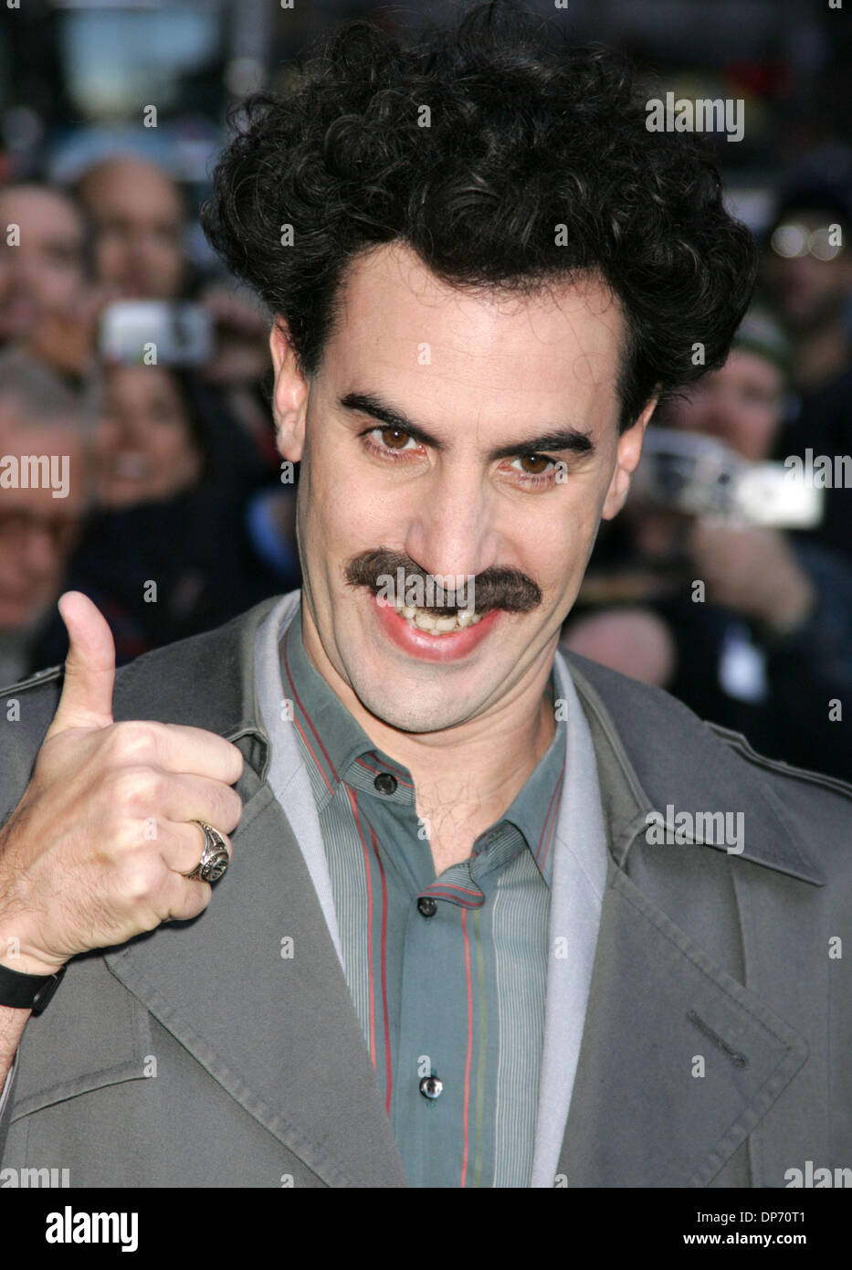 933x1390  Борат: Amazon.de: Кен Давитян, Памела Андерсон, Ларри Чарльз, Кен Давитян, Памела Андерсон, Саша Барон Коэн, Люк Гейссбулер, Джейсон Альпер, Скотт Харбер, Моника Левинсон, Питер Тешнер, Энтони Хартвик, Дэн Лазер, Антони Хенс, Крэй.