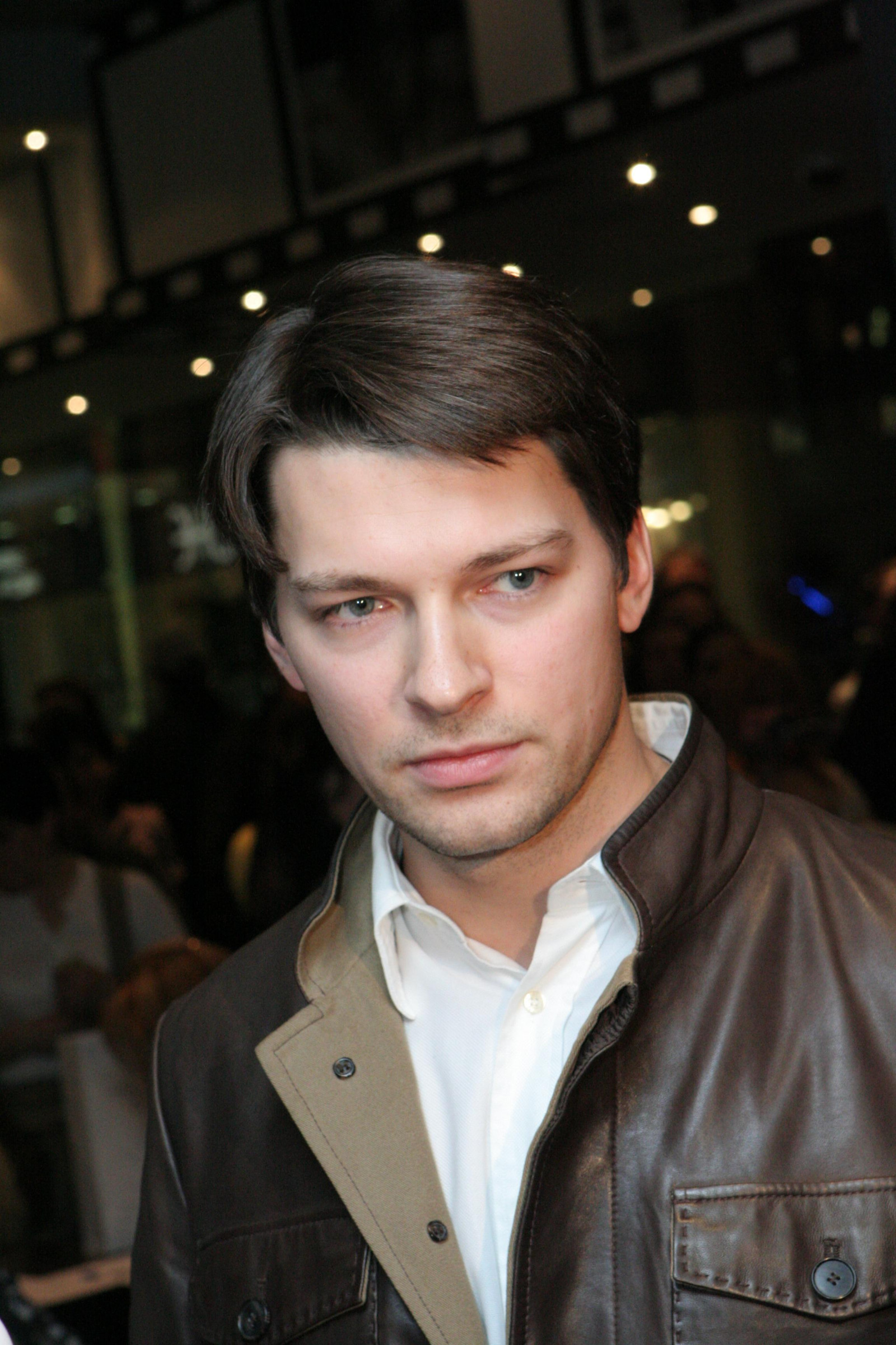 1600x2400  Даниил Страхов Image #145431 | TVmaze