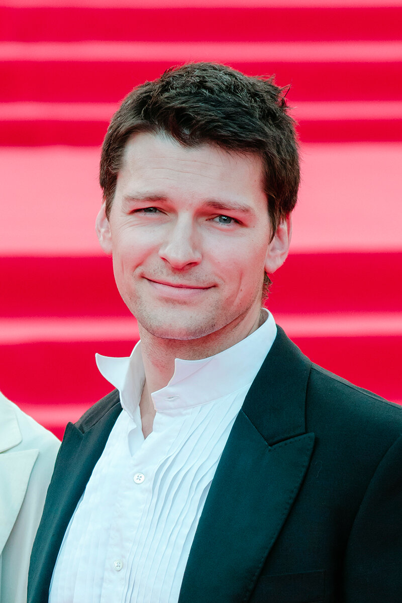 800x1200  Даниил Страхов из сериала «Бедная Настя»: карьера и личная жизнь |  Знаменитости | Дзен