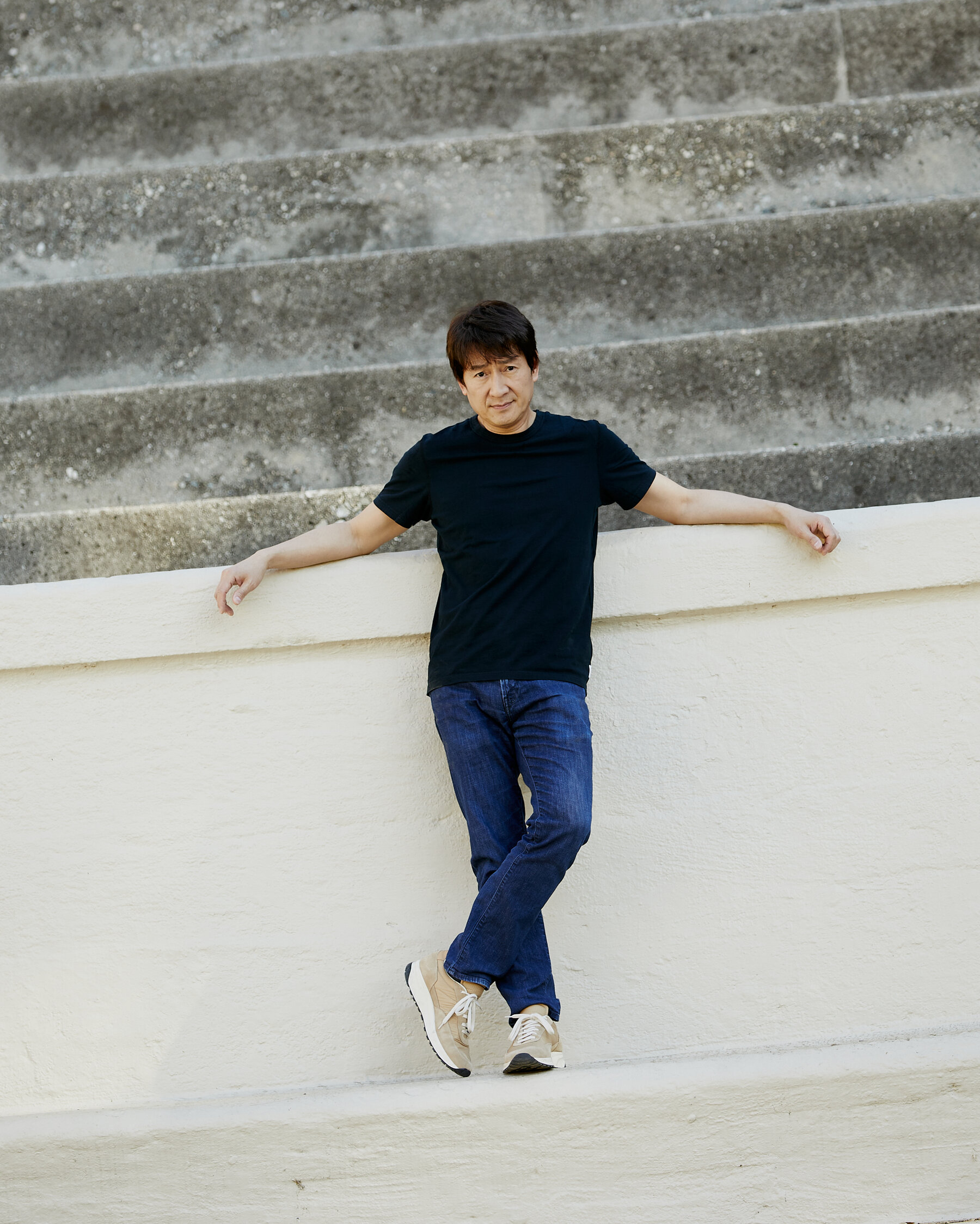 1800x2248  Ke Huy Quan, он же короткий раунд, делает свое возвращение с номинацией на премию «Независимый дух» и очень хороший выстрел в номинацию на лучшую актер Оскар на все везде.