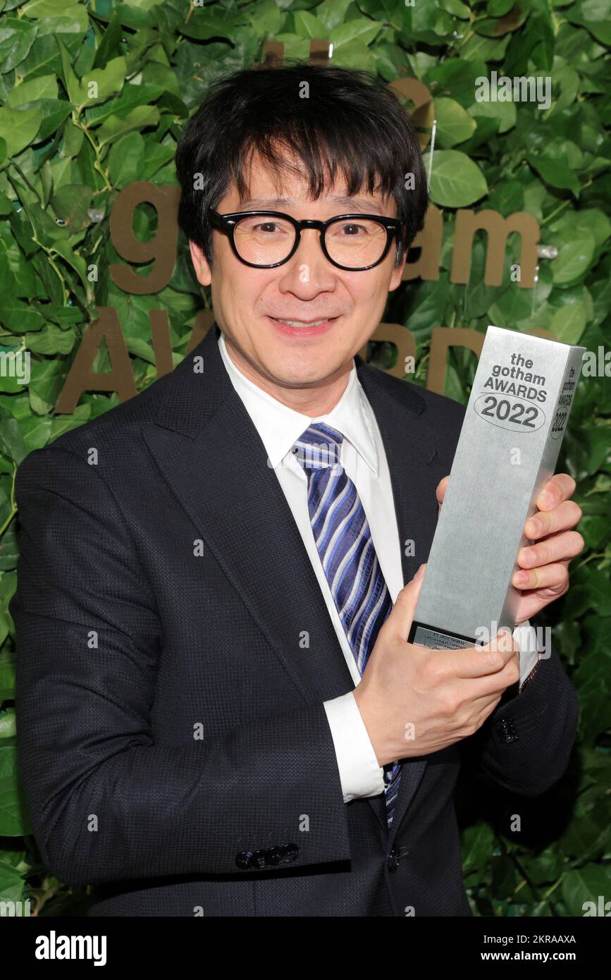 867x1390  Все картинки изнутри награды Golden Globe 2023 года