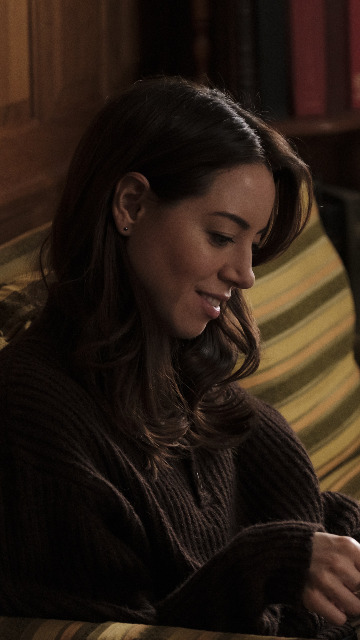 1440x2560  GQ Hype-Aubrey Plaza Ist auf dem weg nach ganz oben und ärgert Immer noch ihre коллеги | GQ Германия