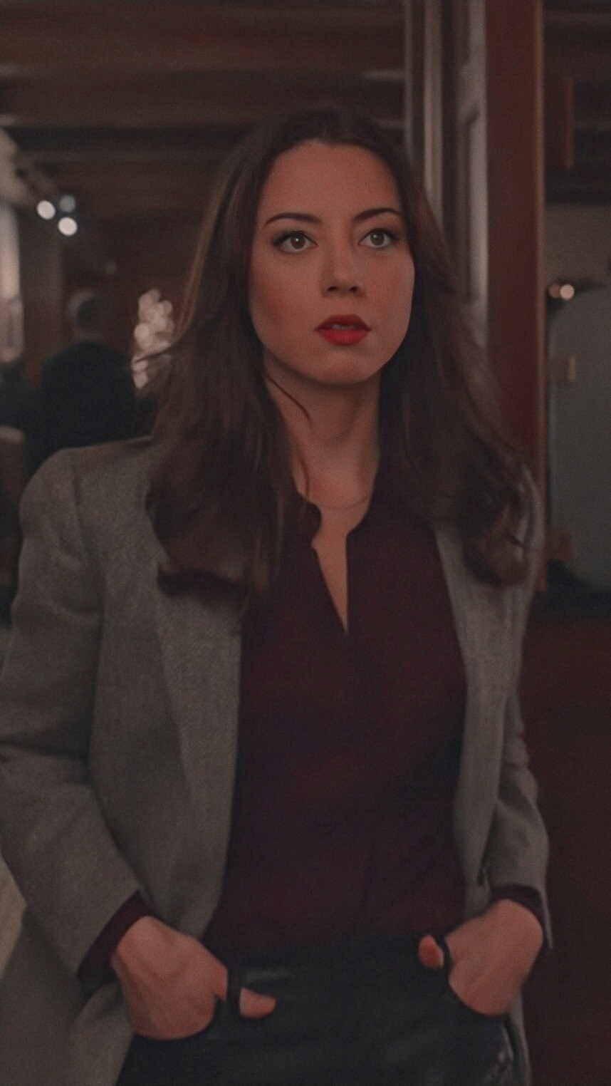 858x1524  Обри Плаза дебютирует с новыми светлыми волосами