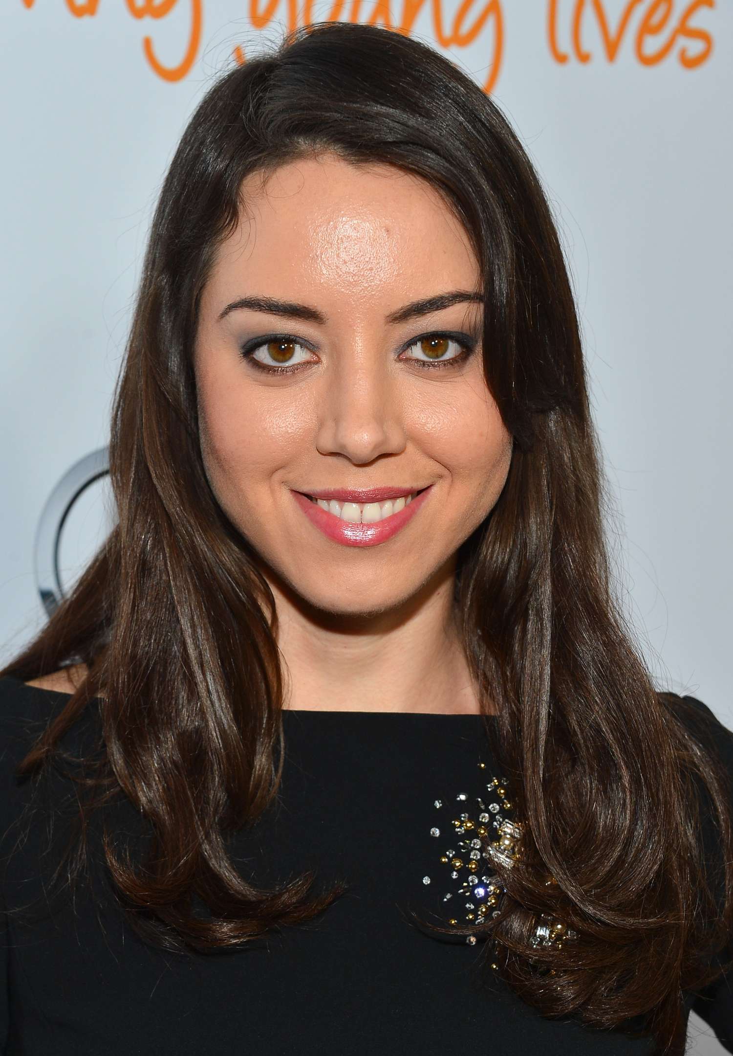 1500x2159  Aubrey Plaza - / Hr / - Высокое разрешение - 4archive.org