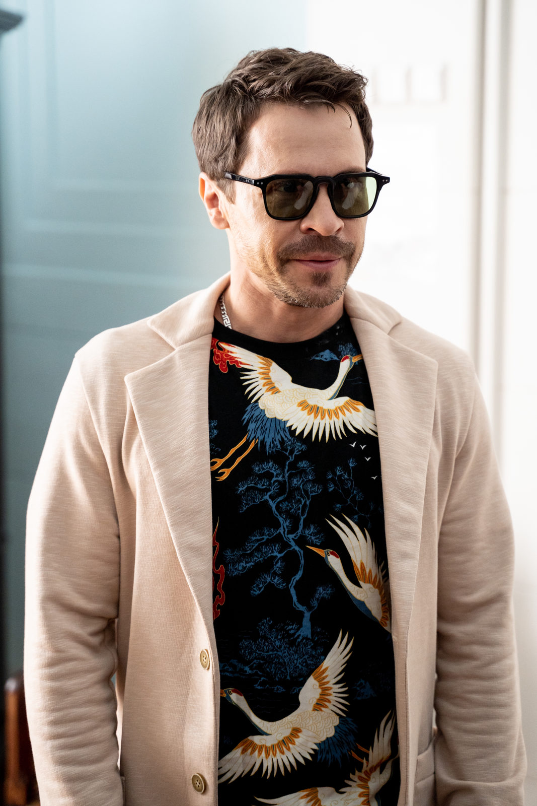 1067x1600  Оксана Акиньшина схватила Павла Деревянко за лицо на съемках