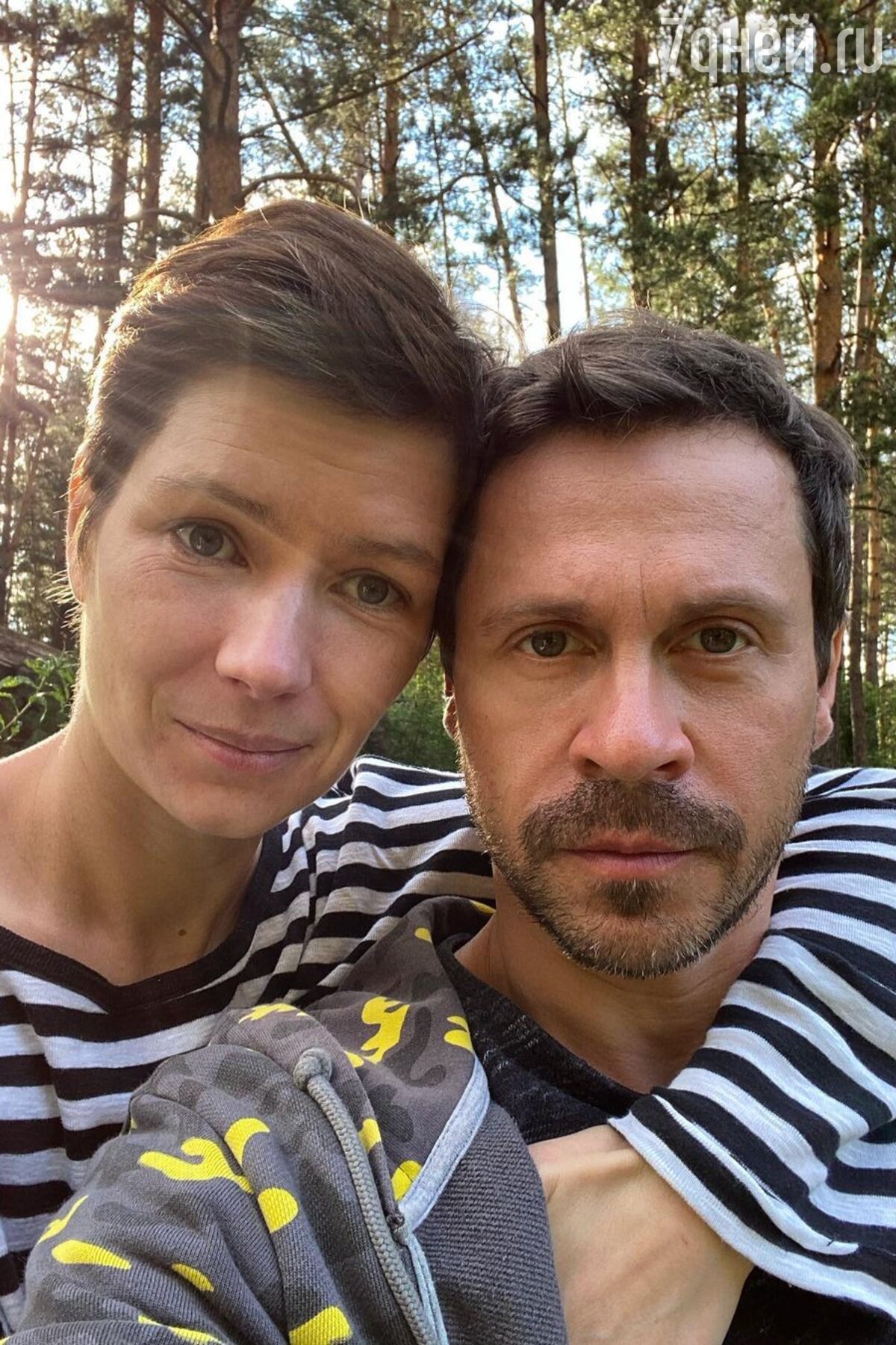 1200x1800  Танцовщица, чемпионка и просто красавица: Павел Деревянко впервые показал  публике свою новую пассию