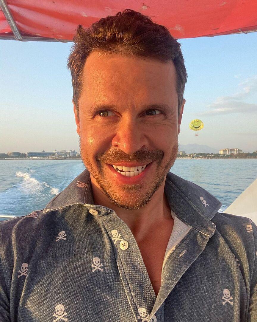 864x1080  Павел Деревянко — о «Дылдах», эпатаже и сложных задачах