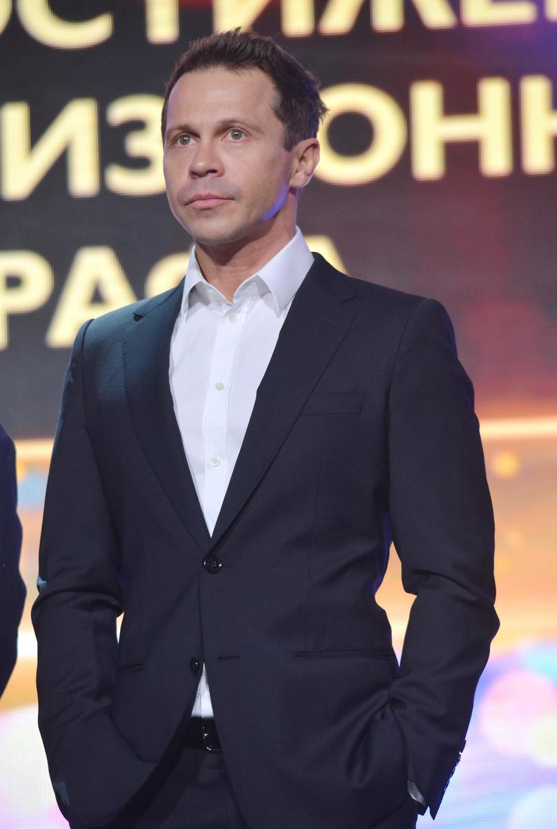 807x1200  Закулисье сериала «Дылды»: как работается с Павлом Деревянко? | Авторадио -  Санкт-Петербург | Дзен