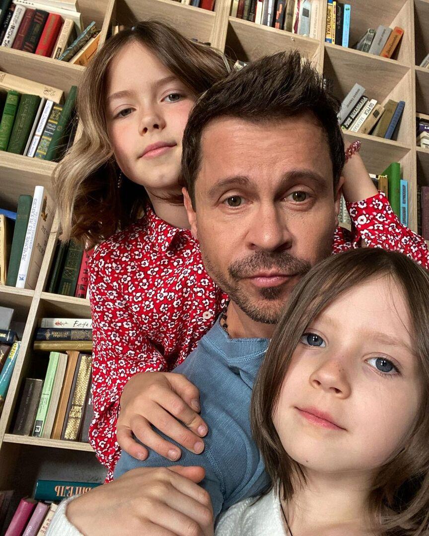 864x1080  О чем расскажут татуировки Павла Деревянко?