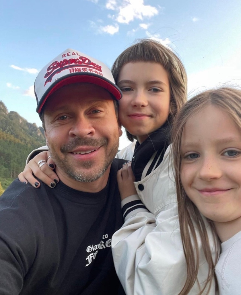 840x1024  Павел Деревянко с подругой 2008-06-15 18:42:00 (9)