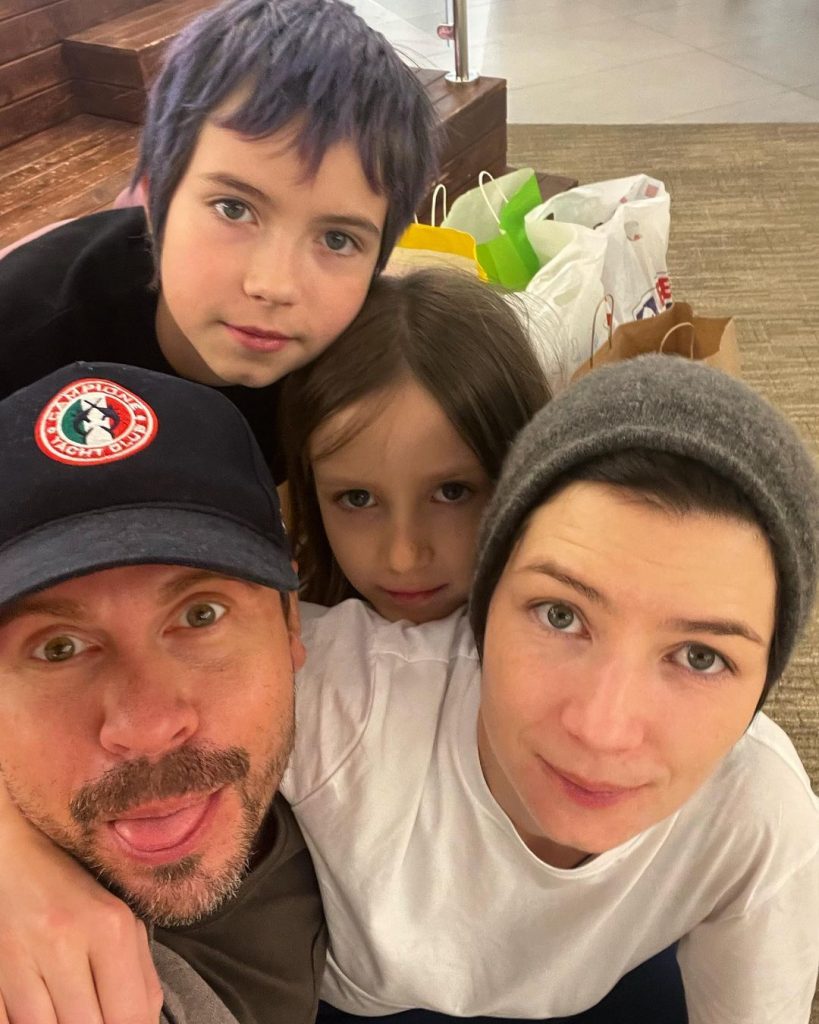 819x1024  Павел Деревянко ушел в волейбол