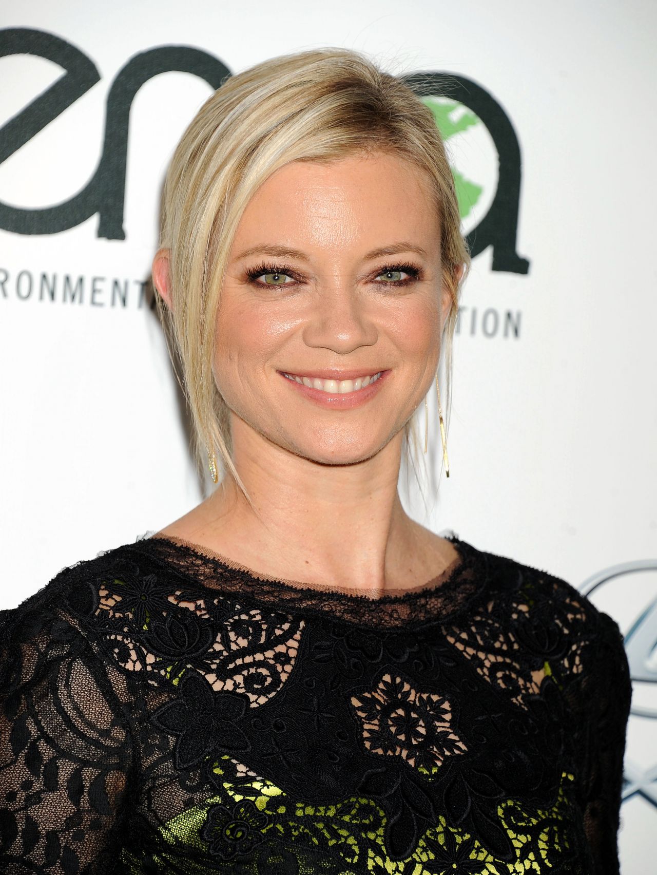 1280x1704  Скачать Amy Smart Actress Black Dress Wallaper | Wallpapers.com