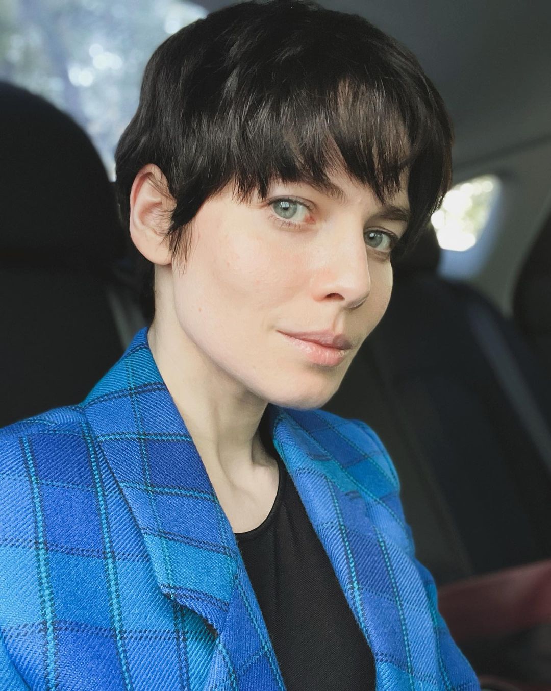 1080x1354  Красотка в провокационной позе!»: Юлия Снигирь обнажила стройные ноги