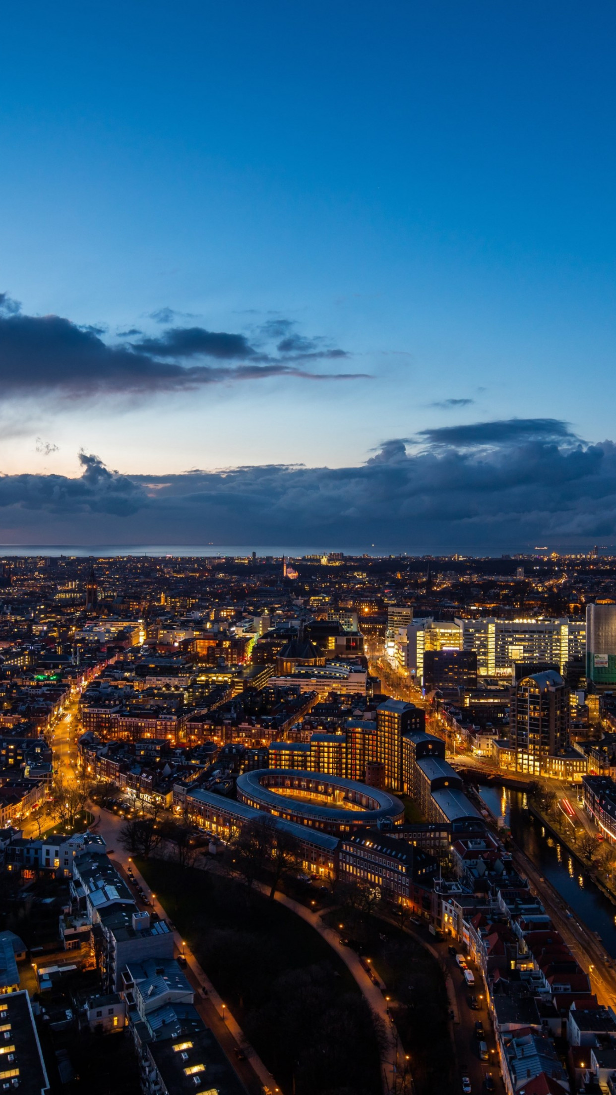 1242x2208   Скачать обои: Вид из Гааги Нидерланды 1242x2208