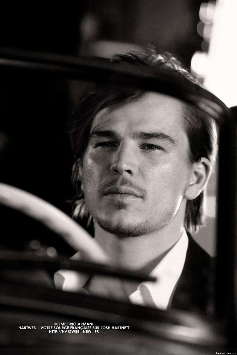 800x1200  Джош Хартнетт - Википедия