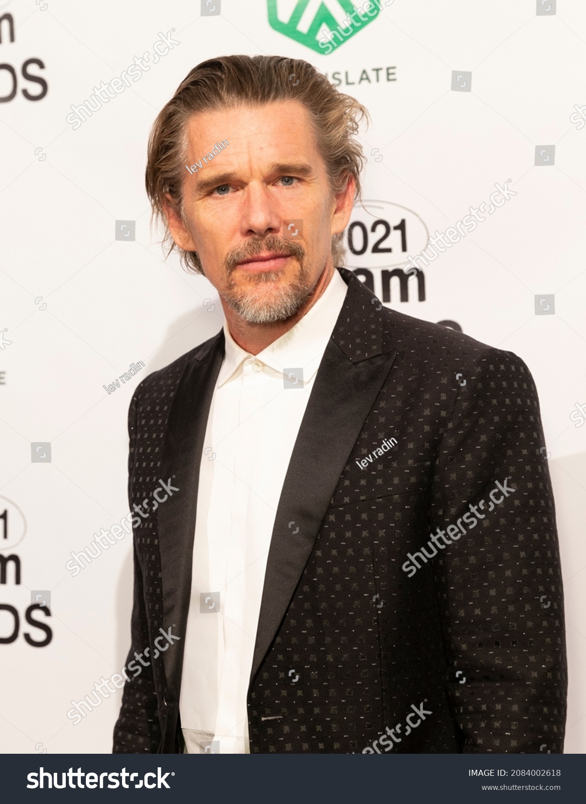 1167x1600  Этан Хоук (2014)