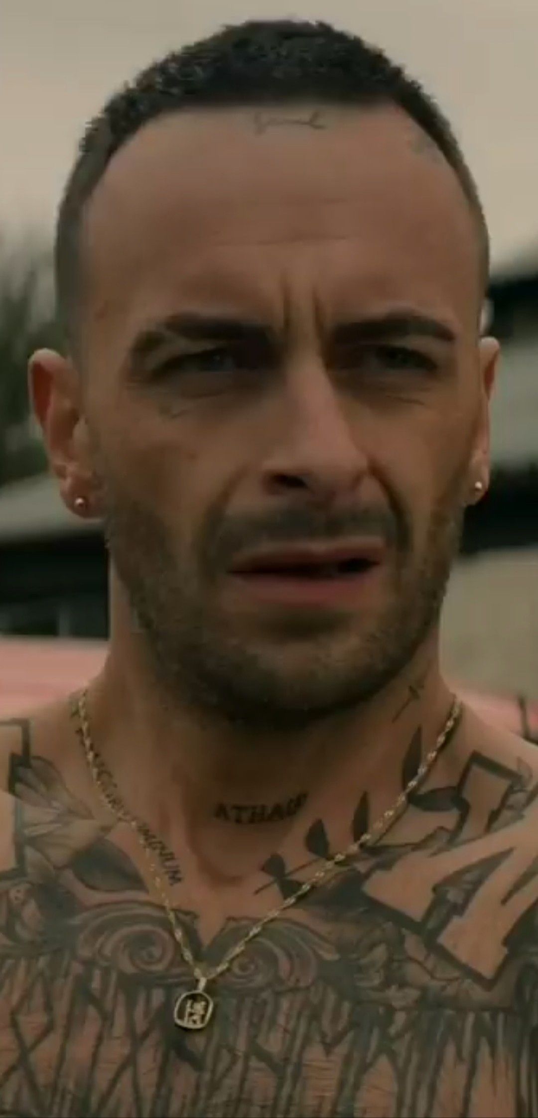 1080x2245  Джозеф Гилгун Фотографии и фотографии | Фанданго