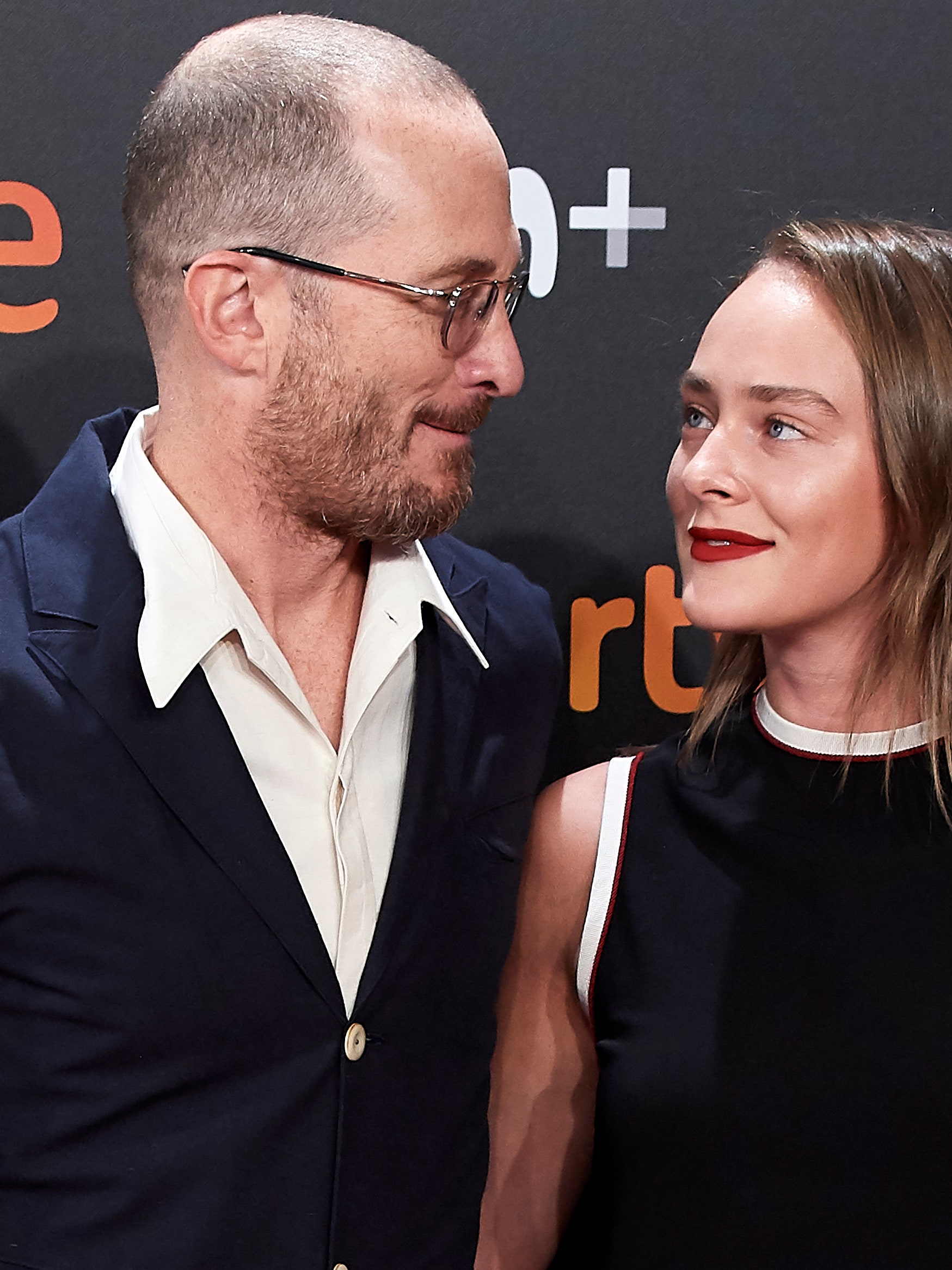 1749x2332  Даррен Аронофски встречается с Аглаей Тарасовой | Glamour