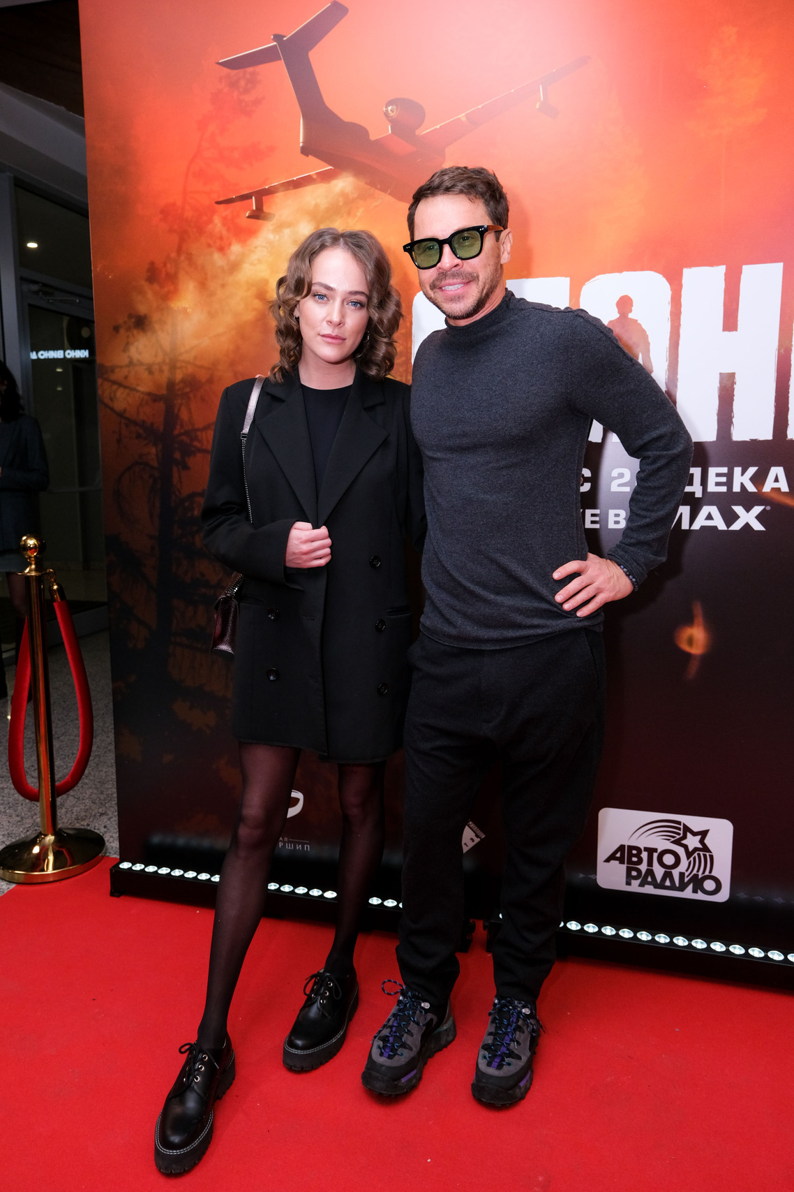 1138x1707  Аглая Тарасова в total black напугала исхудавшими ногами на кинопремьере |  WMJ.ru