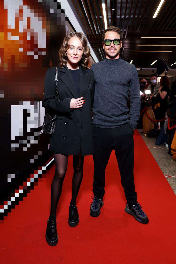 740x1110  Деревянко впервые вышел в свет не один после расставания с женой - Звезды -  WomanHit.ru