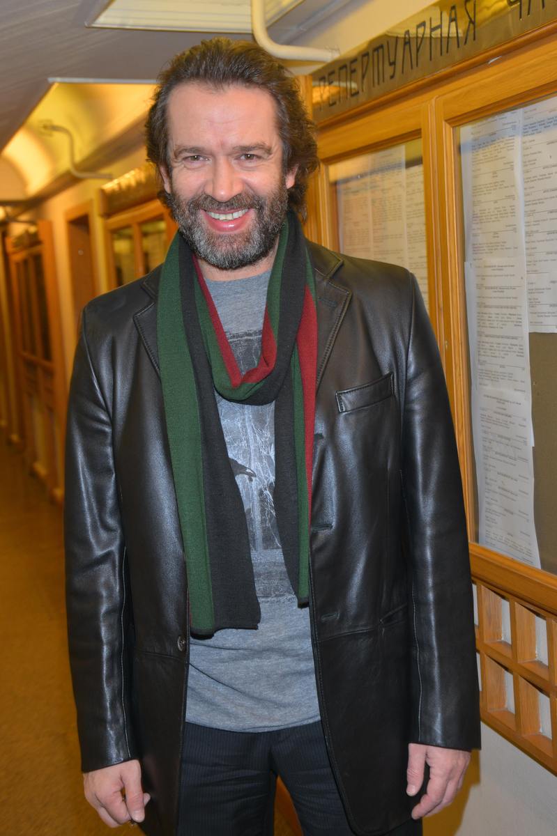 799x1200  Владимир Машков о поцелуях на съемочной площадке: «Я человек стеснительный»  | STARHIT