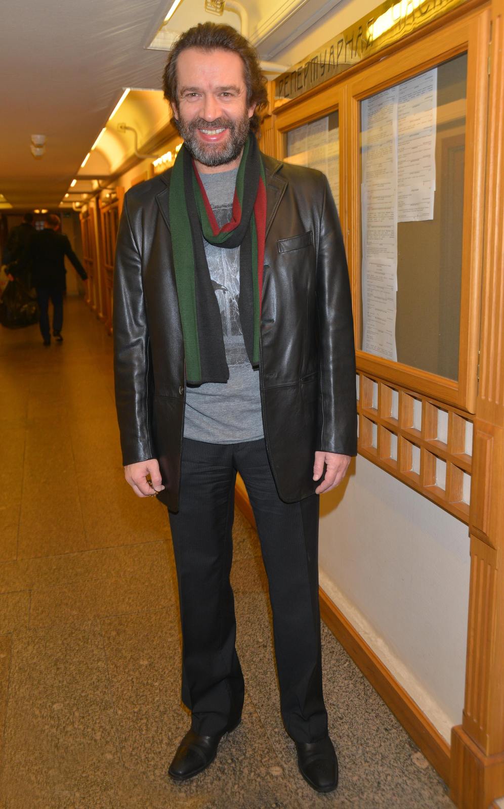 996x1600  Владимир Машков: «Есть те, кто готов продать все на Родине, чтобы купить  что-то там» | STARHIT