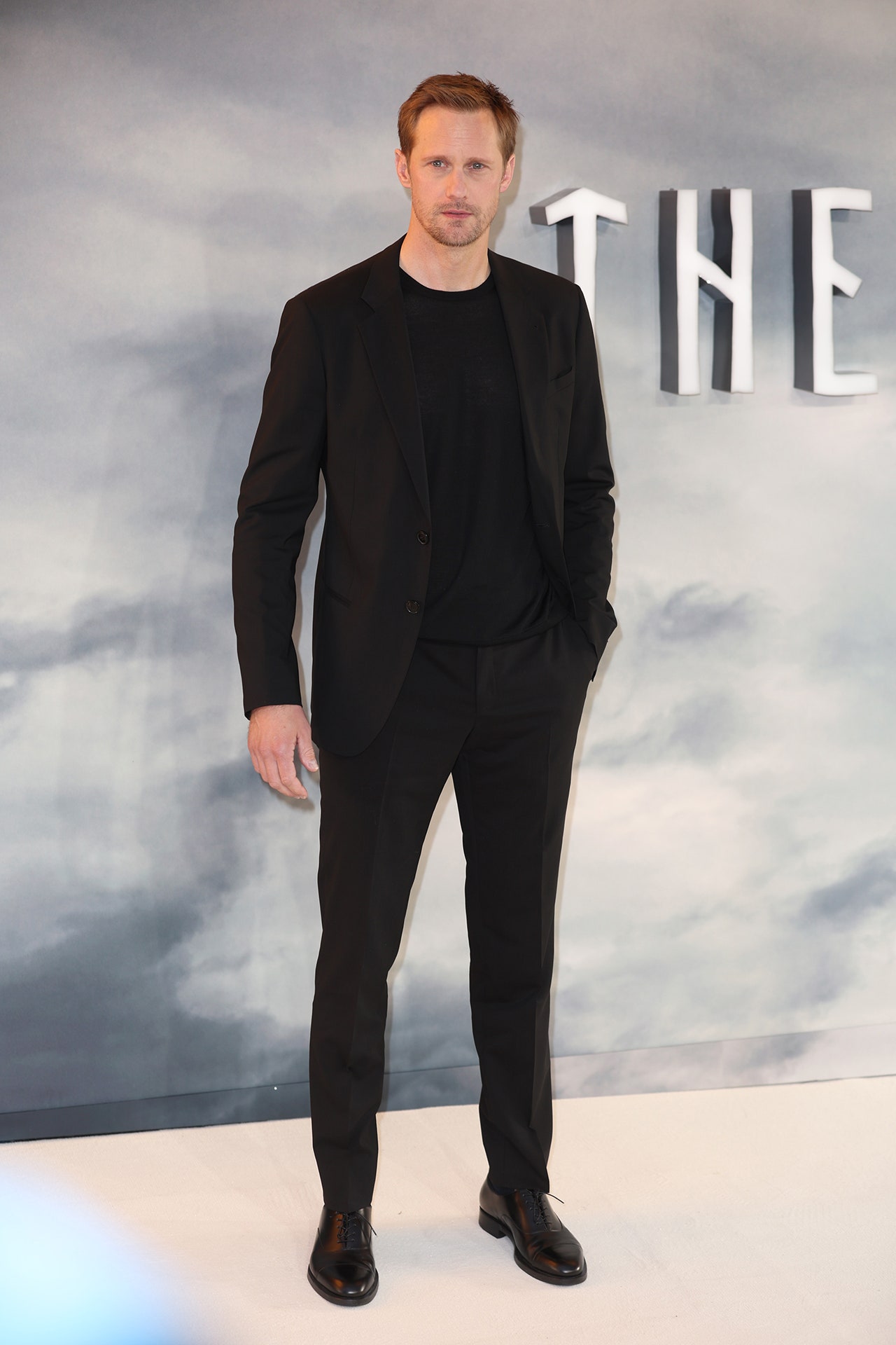 1280x1920  Александр Скарсгард Интервью - JustJared.com Эксклюзив: фото 2339521 | Александр Скарсгард, эксклюзив, Мишель Форбс, Рутина Уэсли, Сэм Траммелл, «Истинные кровопроличие» | Просто Джаред