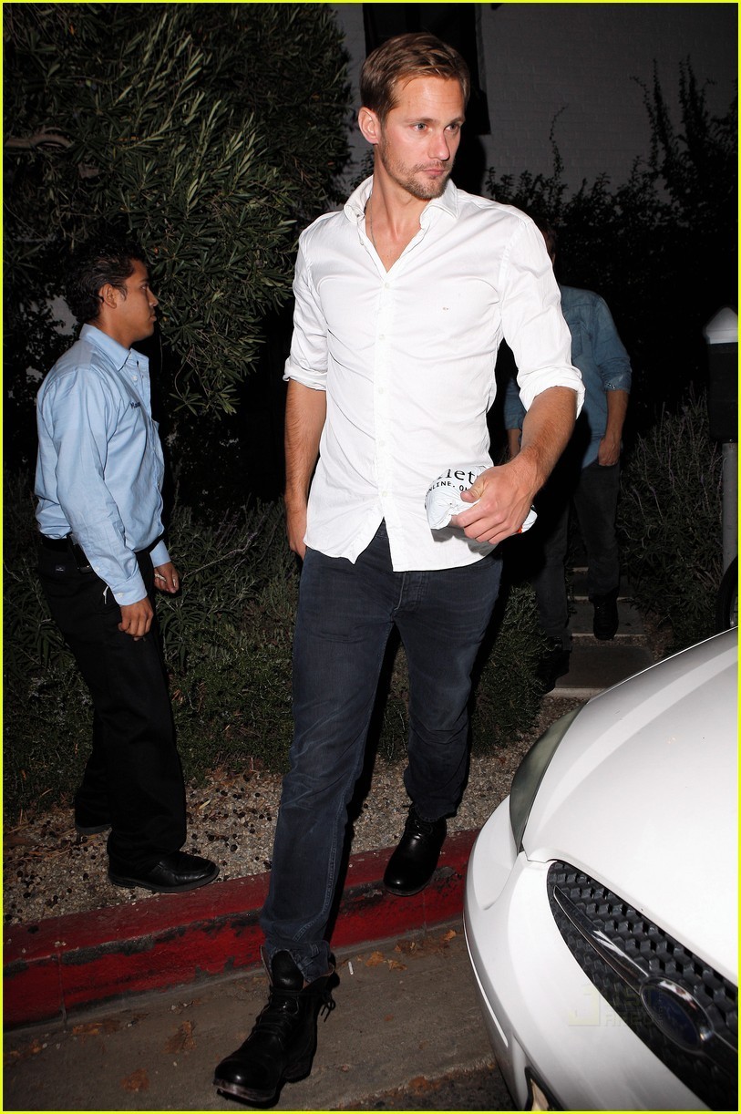 813x1222  Александр Скарсгард пропускает свои штаны, демонстрирует жесткие брюки на MTV Movie Awards 2016 (фотографии \ U0026): Фото 3627818 | 2016 MTV Movie Awards, Александр Скарсгард, MTV Movie Awards, Сэмюэл Л. Джексон Pictures | Просто Джаред