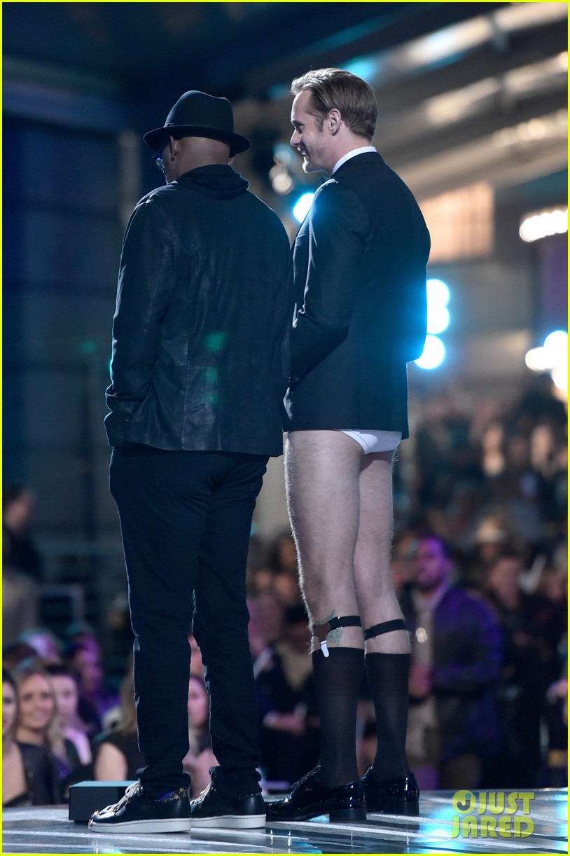 814x1222  Александр Скарсгард - Александр Скарсгард Фото - Зимбио