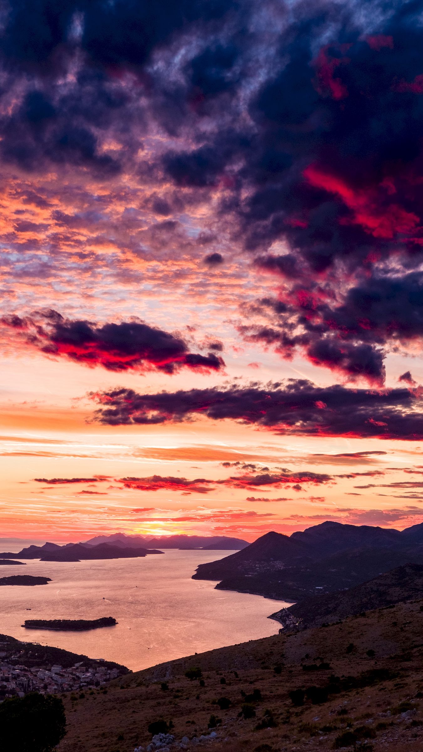 1350x2400   Скачать обои 1350x2400 море закат облака горы хорватия iphone 8 + / 7 + / 6s + / 6 + для параллакса hd фон 