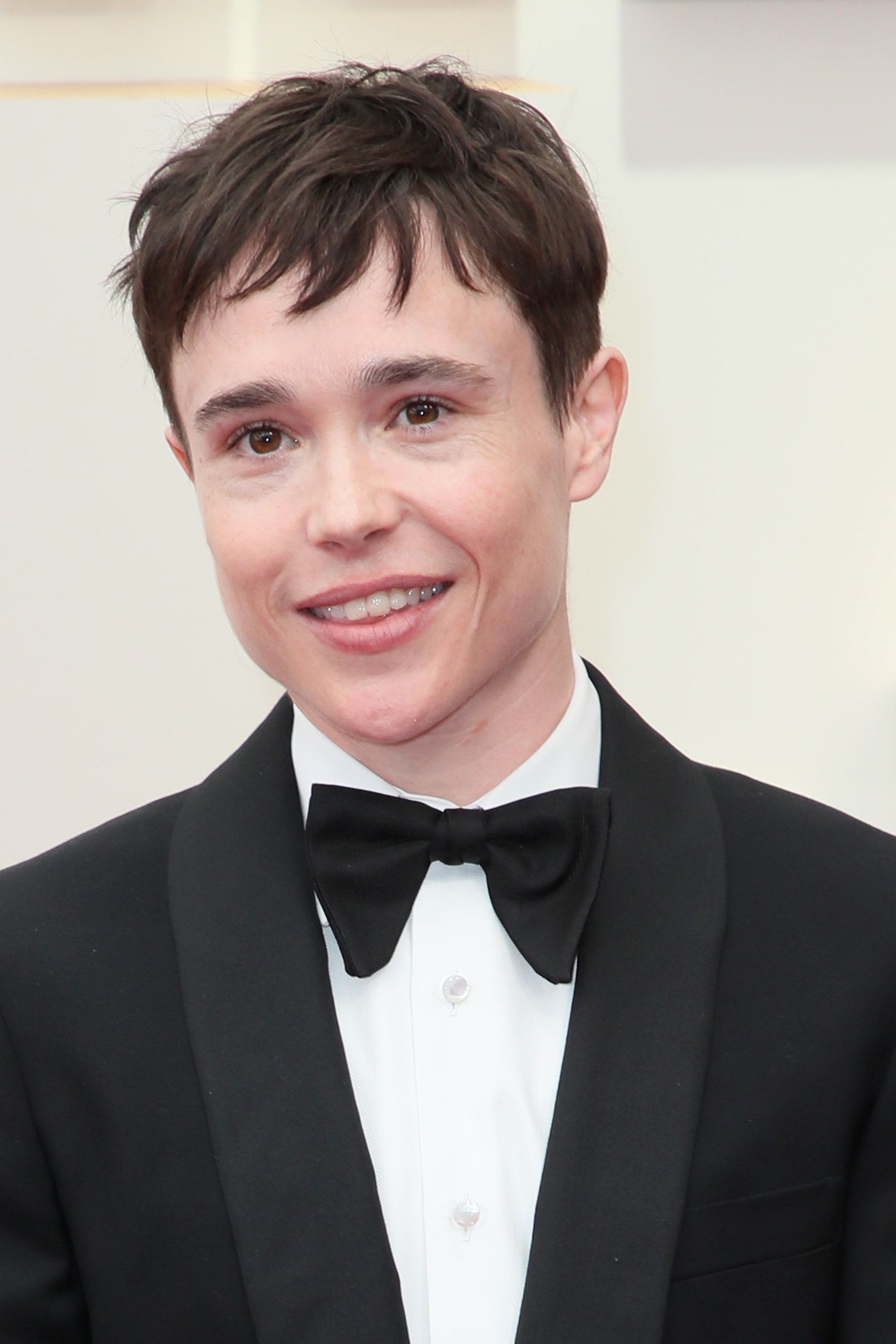 1778x2667  Эллиот Пейдж обои - пещера обоев