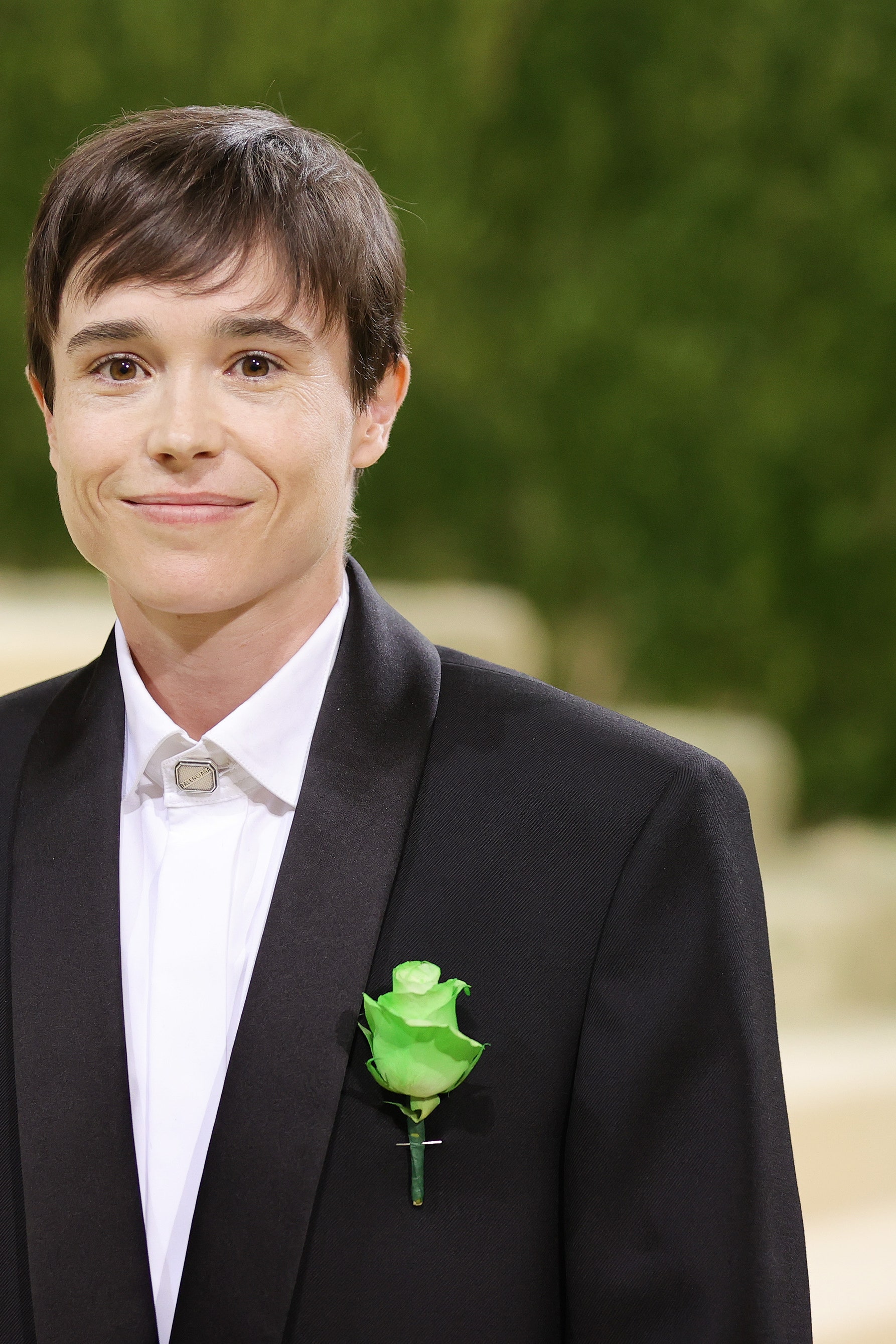 1786x2679  Был мусскелн! Elliot Page Zeigt Sein Sexy Sixpack