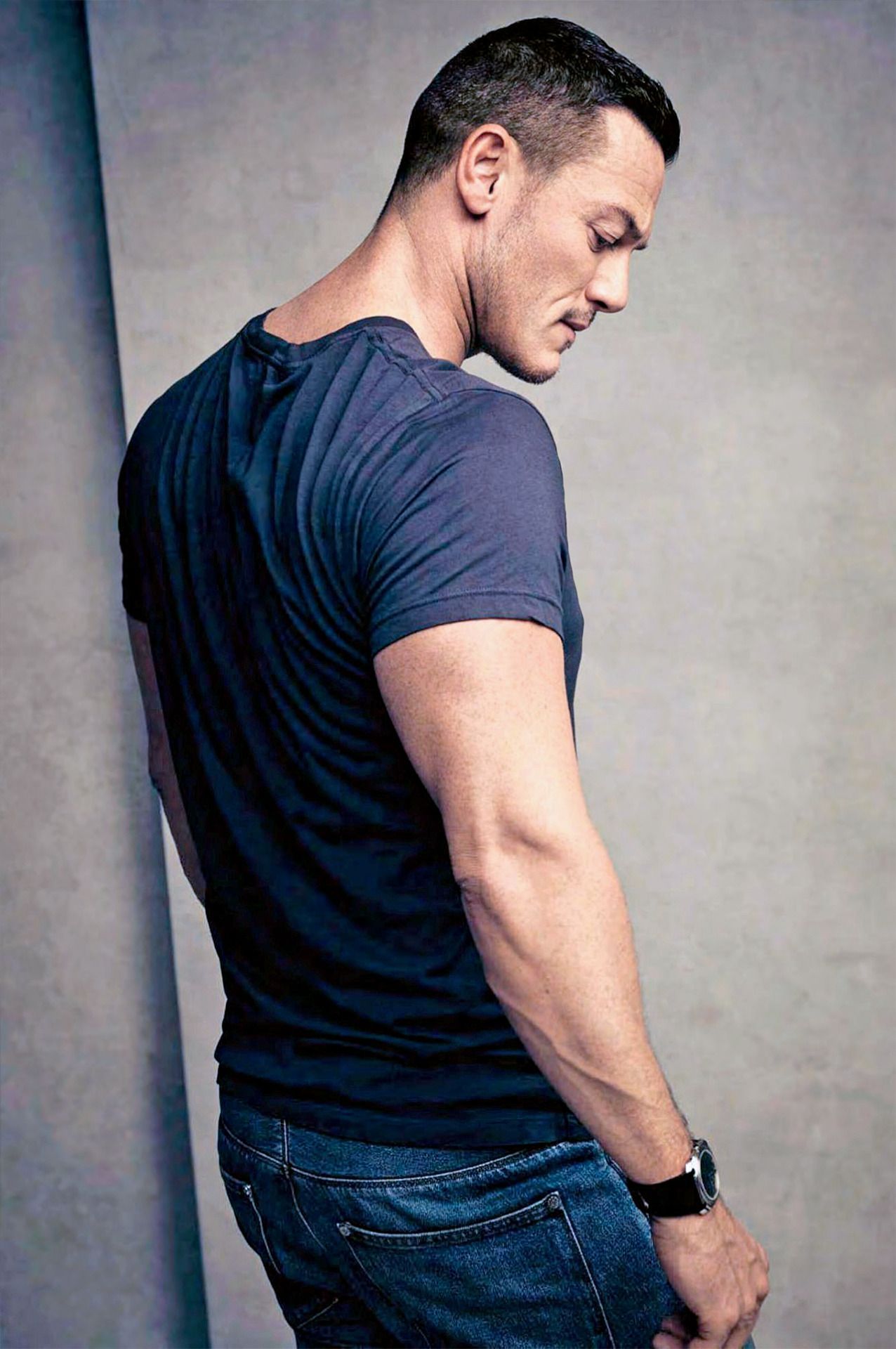 1276x1920  1280x2120 Люк Эванс, актер, пальто iPhone 6 Plus обои, HD Man 4K обои, изображения, фотографии и фон - обои.