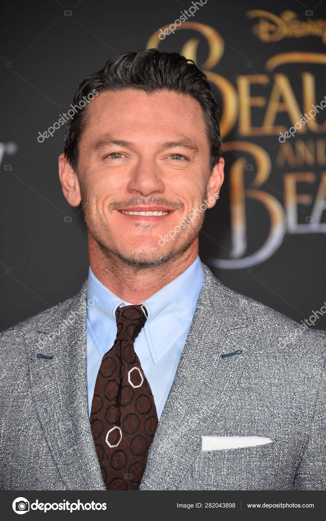 1065x1700  Люк Эванс показывает, почему это будет серое лето | Британский GQ | Британский GQ