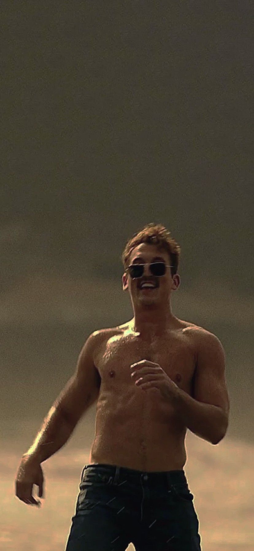 828x1792  Угроза в масках - [просили] Майлз Теллер в Top Gun: Maverick ...