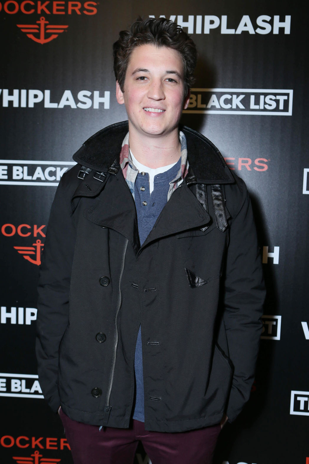 1047x1572  Cear Miles Teller La Spectacular теперь актер -подруга Имаген Пор Улик | Imágenes Españoles Imágenes