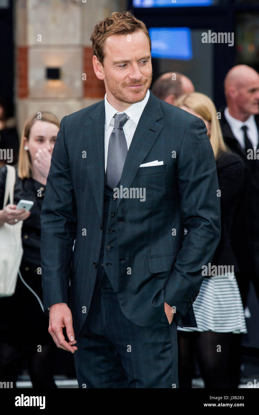 866x1390  Майкл Фассбендер Стоковые Фотографии, Роялти Махаил Фассбендер Изображения | Депозитфотос