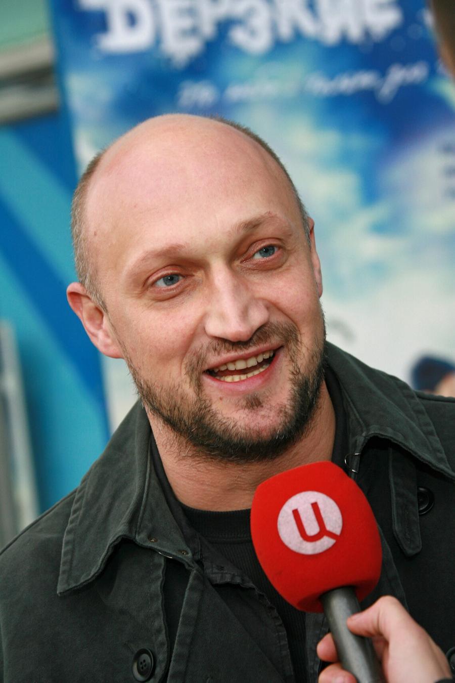 900x1350  Двойник Куценко стал третьим по популярности политиком в стране, уступив  Путину и Собянину | WMJ.ru