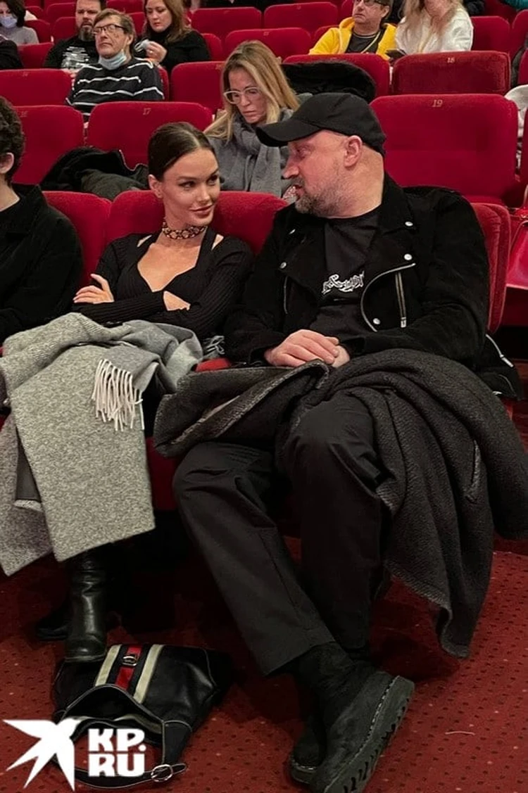 750x1127  Гоша Куценко пришёл в кино с эффектной брюнеткой, а Жижикин - с новой  пассией