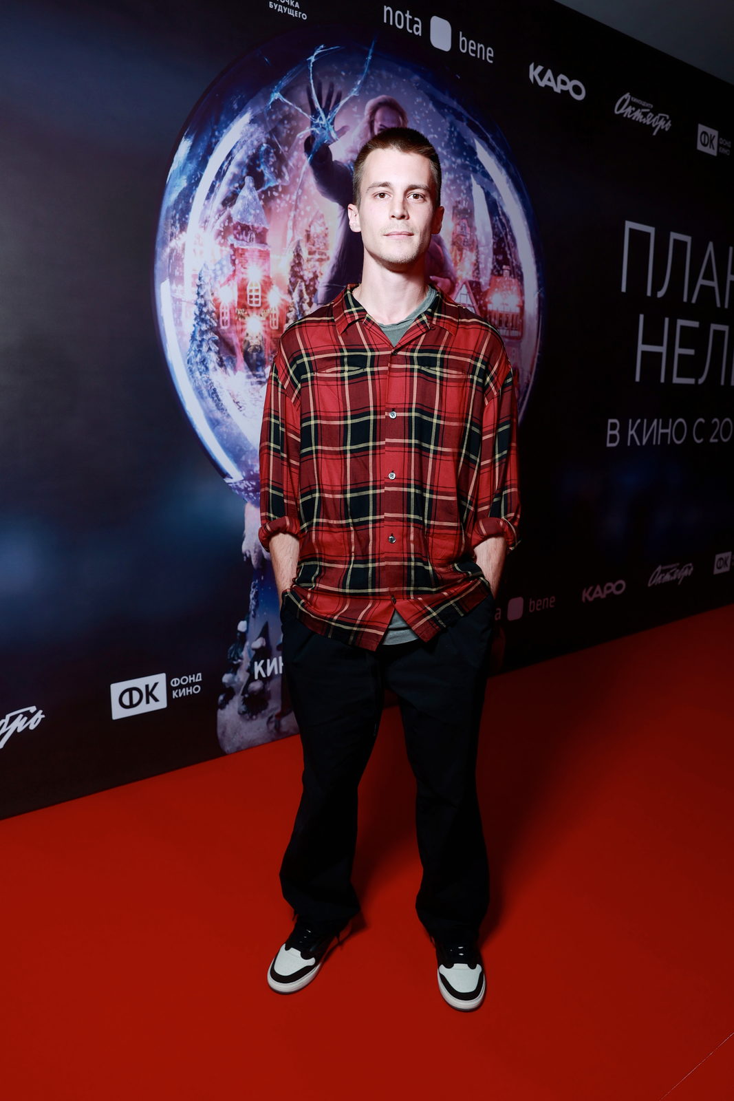 1067x1600  История в эмиграции: Иван Янковский, Гоша Куценко и Кузьма Сапрыкин -  лайфстайл - 19 октября 2022 - Кино-Театр.Ру