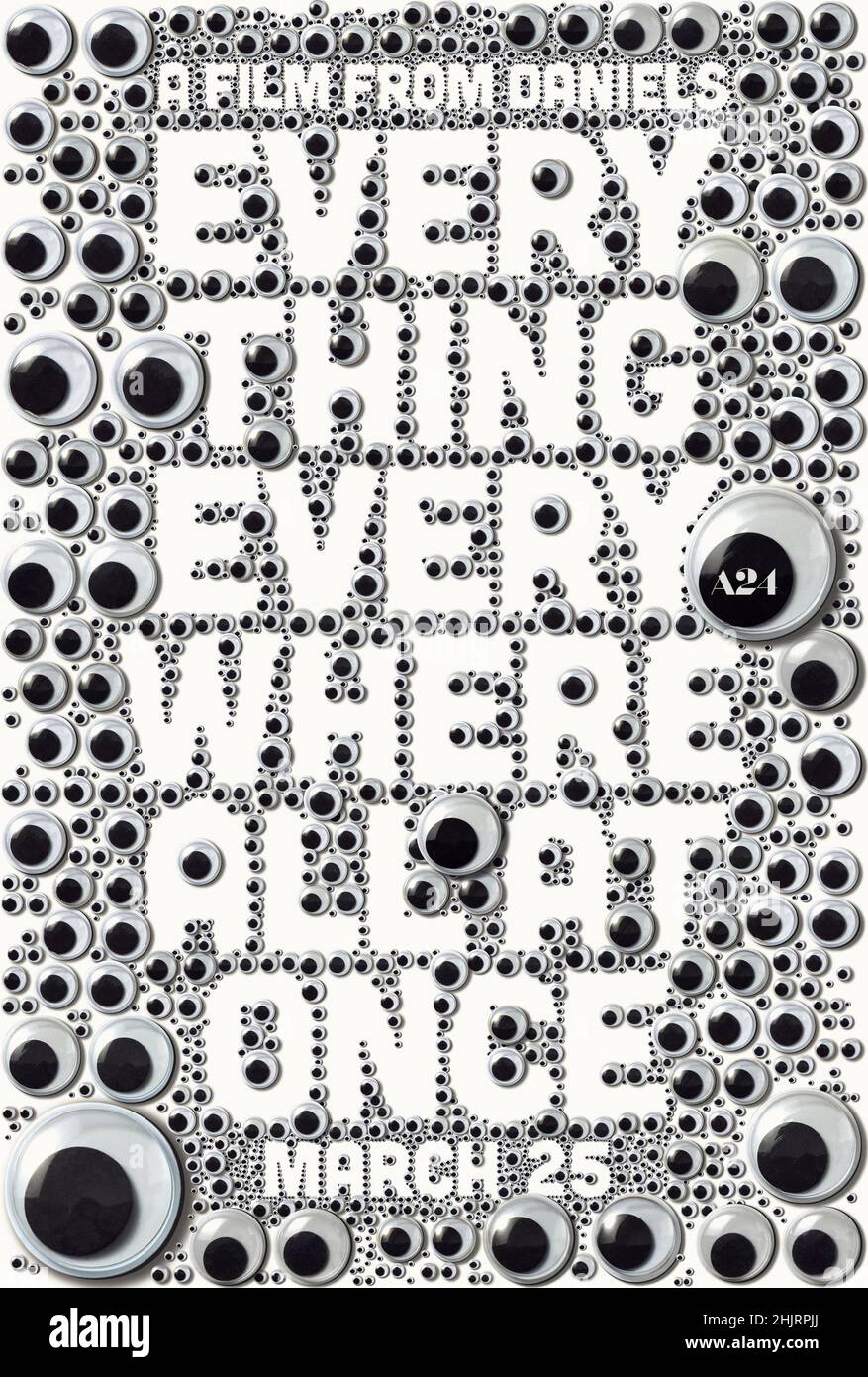 877x1390  Швейцарская армия (2016) Пол Даниэль Даниэль Рэдклифф Дэн Кван (Dir) Даниэль Шкенерт (Dir) Moviestore Collection Ltd Stock Photo - Alamy