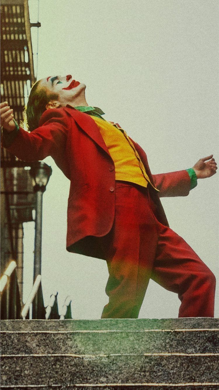 750x1334  Джейми Ли Кертис обняла ее живот в следующей трансформации на экране | Ярмарка Тщеславия