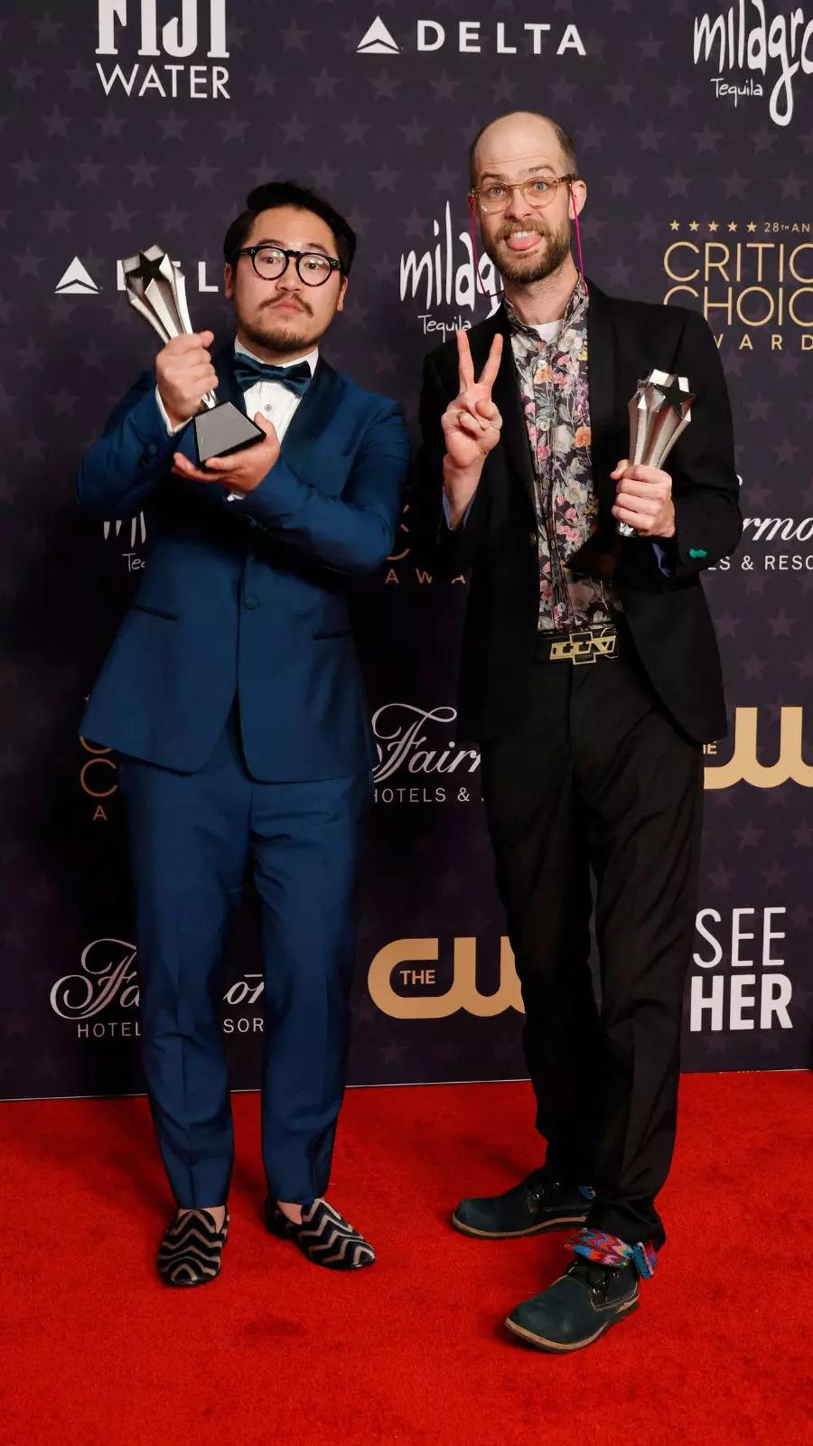 900x1600  Главное видео: швейцарская армия