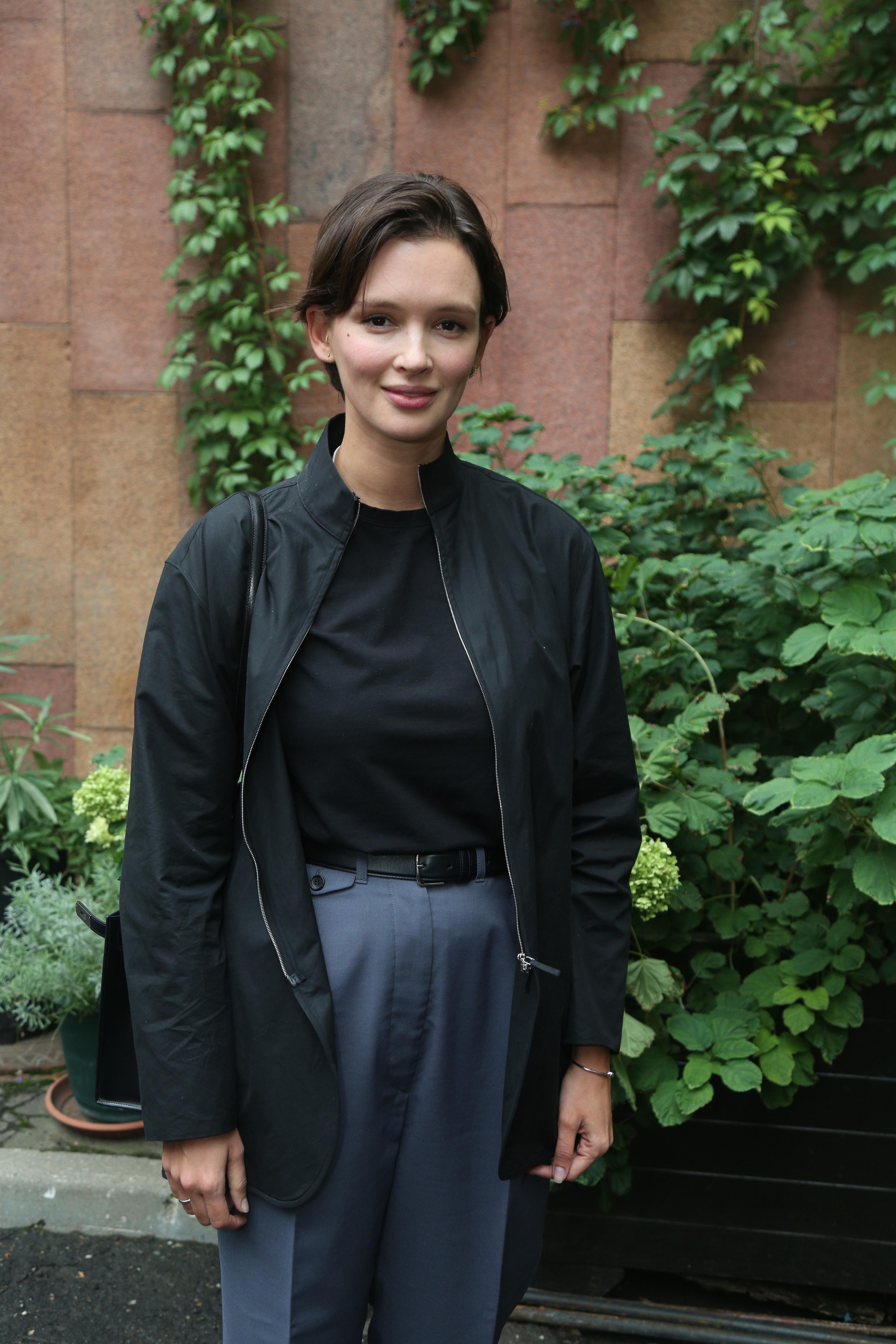 3333x5000  Паулина Андреева о фото с поклонниками: «Не хочу тратить на это свою жизнь»  | WOMAN