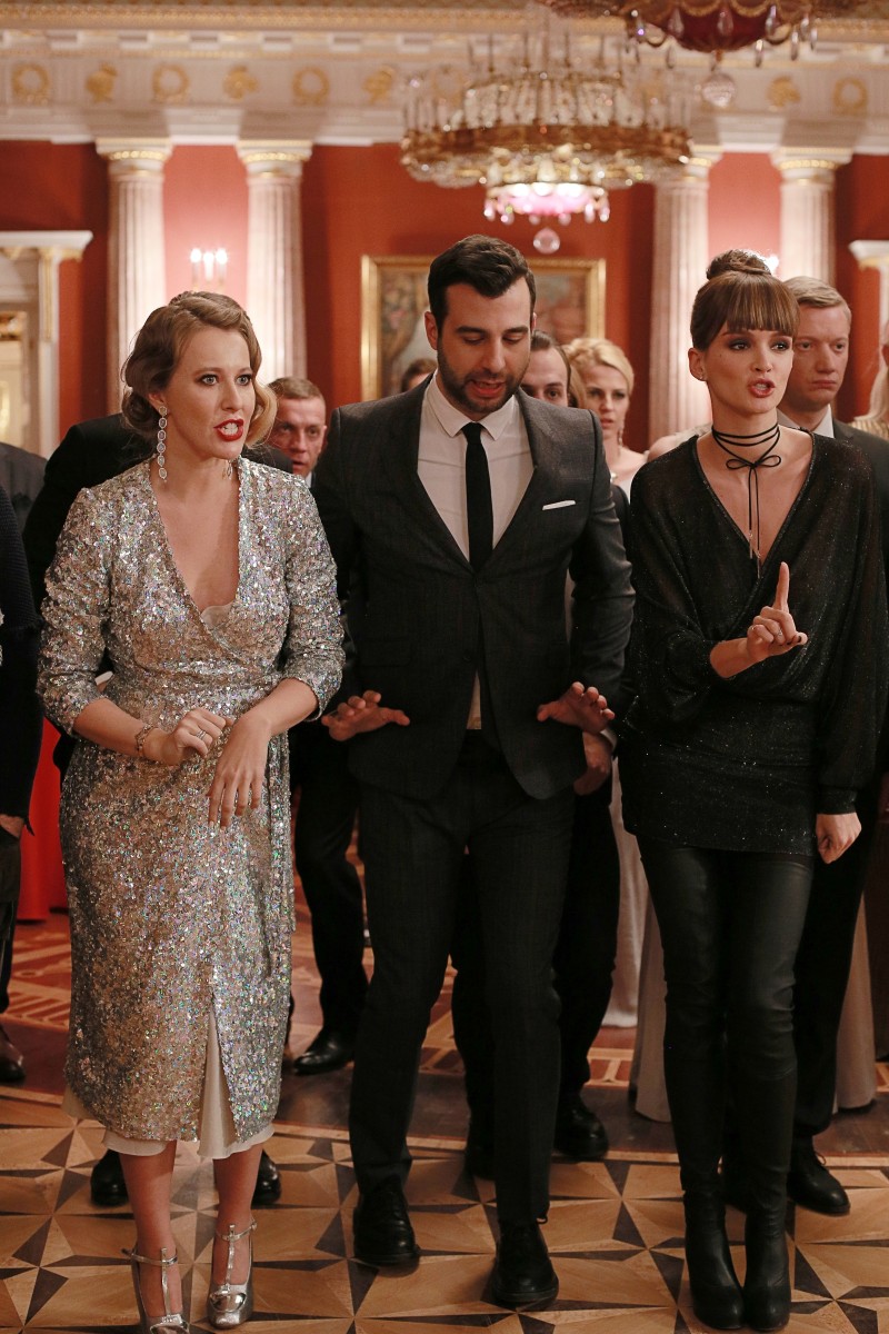 800x1200  Иван Ургант: телеведущий снял Паулину Андрееву в своем новом клипе,  последние новости, Гриша Ургант, видео, песни, Ночной Каприз :: Шоу-бизнес  :: Дни.ру