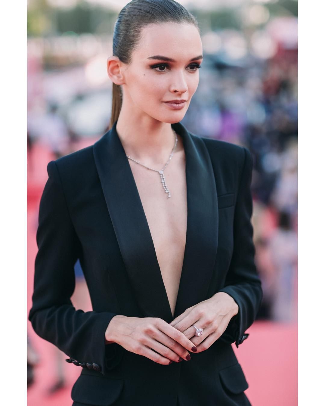 1080x1349  Актриса Паулина Андреева в смокинге Maison Bohemique на Kрасной дорожке  ММКФ 38 @paulina_andreeva_official_page ❤️❤️ #maiso… | Russian beauty,  Women's blazer, Style