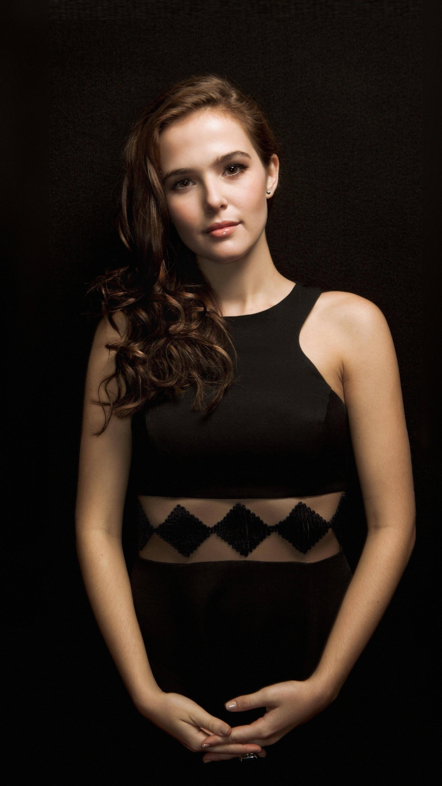 1440x2560  Zoey Deutch As Rose Hathaway обои ID: 185
